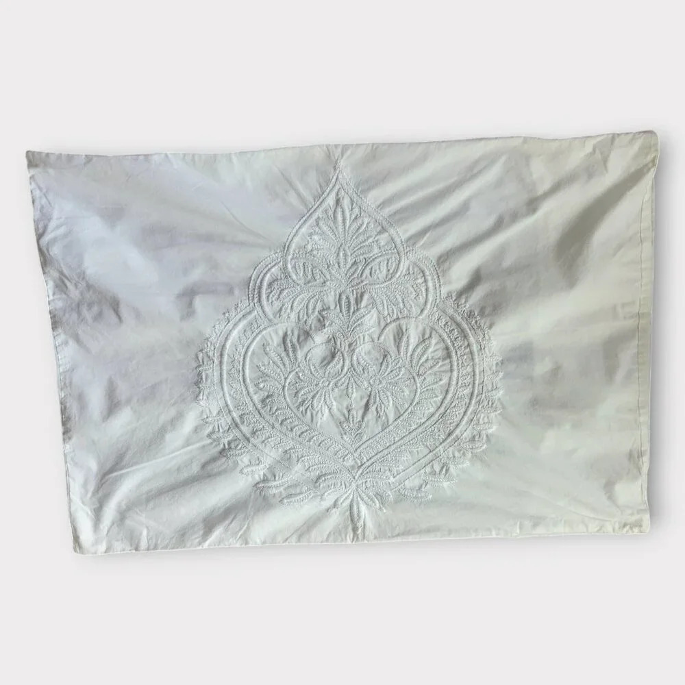 Tahari Home Pillow Sham Standard 20"x28" White Embroidery Cottagecore Farmhouse